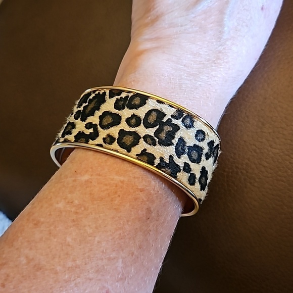 5/$25 Leopard Cheetah Print Faux Fur Extra Large Cuff Bracelet - Picture 7 of 7